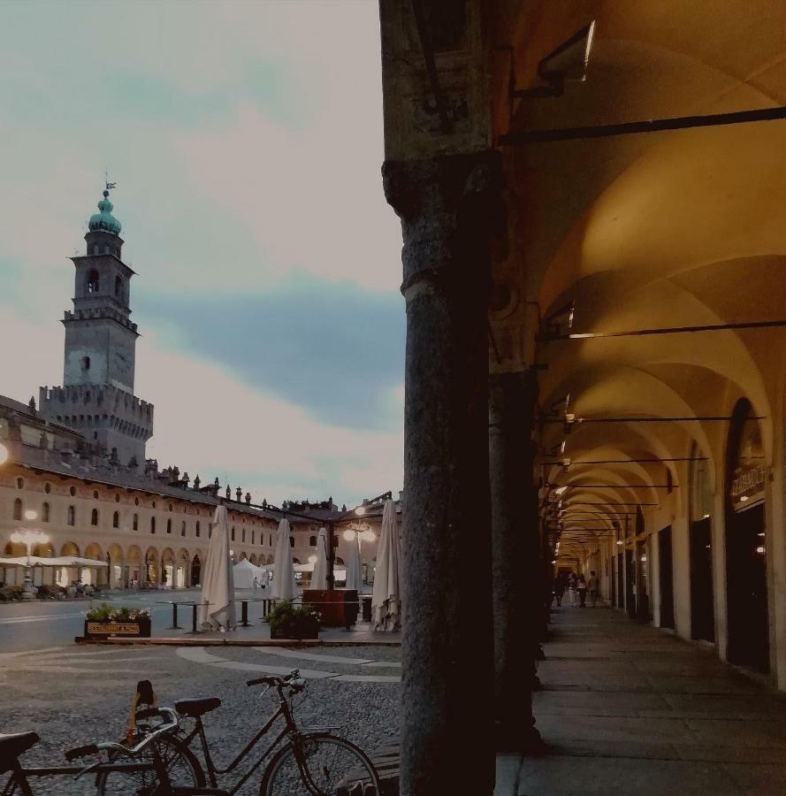 La Via Per Milano Hotel Vigevano Luaran gambar