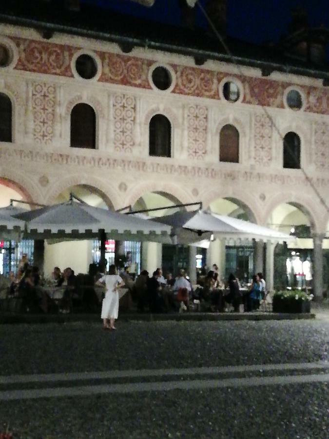La Via Per Milano Hotel Vigevano Luaran gambar